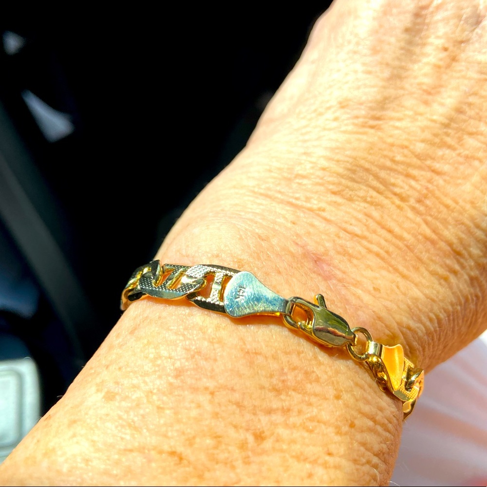 9in 14kt yellow gold bracelet